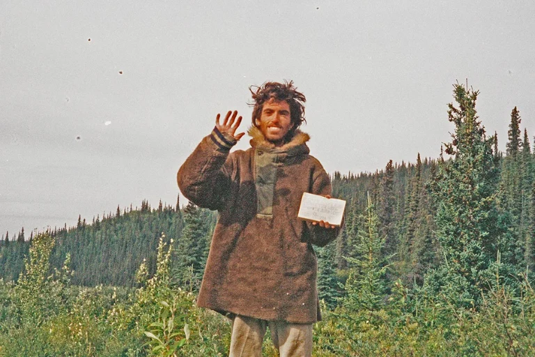 The last photo of Chris McCandless, holding a note that says: “I have had a happy life and thank the Lord. Goodbye and may God bless all!”