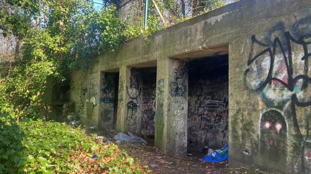 How Marcin Majerkiewicz Murdered His Housemate Stuart Everett, Dismembered His Body, and Spent Weeks Pretending to Be Him 4 The concrete bunker in Kersal Dale Nature Reserve, Salford, where the first remains of Stuart Everett were discovered on April 4, 2024. Greater Manchester Police