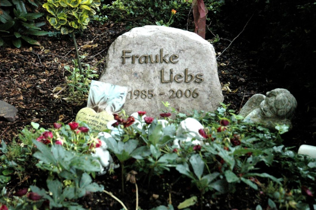How Frauke Liebs Called Home Seven Times and Was Never Found Alive 4 Grave of Frauke Liebs, 1985–2006, Germany.vikipedia