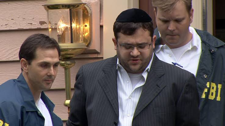 How Eliyahu Weinstein Stole $270 Million from His Own Community Three Times Over 3 Eliyahu "Eli" Weinstein escorted from his Lakewood, New Jersey home by FBI agents following his arrest, August 12, 2010. Photo: 5 Towns Jewish Times.