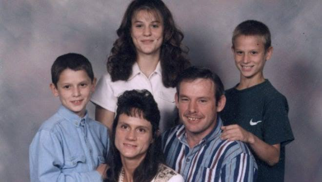The Dishon family, Shepherdsville, Kentucky, circa late 1990s. Jessica Dishon (centre, rear) pictured with her parents Mike and Edna Dishon and her two younger brothers, Christopher and Michael.