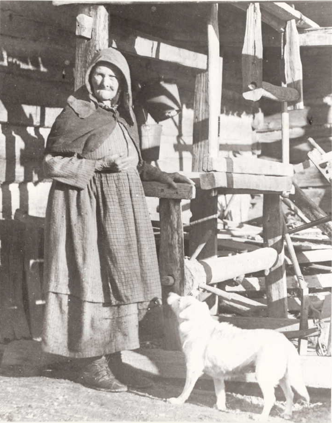 How Mary Foust Lived a Century in the Same Log Cabin and Became America’s Last Pioneer 2 Mary Ann Elizabeth Foust, Anderson County, Tennessee, c. 1910. She lived in the same log cabin for over 100 years and never owned a stove.