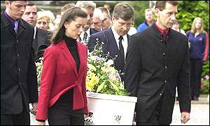 How Michael Chidgey Murdered Heather Tell and Was Exposed by His Own Family 6 Mourners carry Heather Tell's coffin at her funeral, Tamworth, Staffordshire, 2000. Over 2,000 people attended, with crowds lining the pavements outside the church.