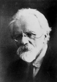 Ilya Ivanovich Ivanov, Soviet biologist, photographed circa 1927, the year his Africa experiments concluded without a single successful pregnancy. Public domain / Wikimedia Commons.