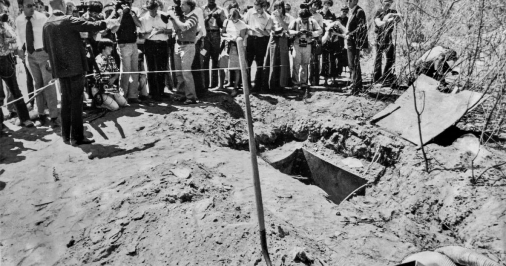 How 26 Children Were Buried Alive in a California Quarry and Escaped on Their Own 4 Investigators and press gather around the underground hatch at the California Rock & Gravel quarry in Livermore, California, where 26 children and bus driver Ed Ray were held captive for 16 hours in July 1976 before digging their way out.