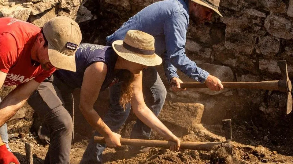 How Richard Satchwell Buried His Wife Beneath the Stairs and Spent Six Years on Television Asking Her to Come Home 5 Forensic archaeologists and investigators carry out an excavation dig, similar to the painstaking search conducted beneath the staircase of the Satchwell home in Youghal, County Cork, in October 2023.